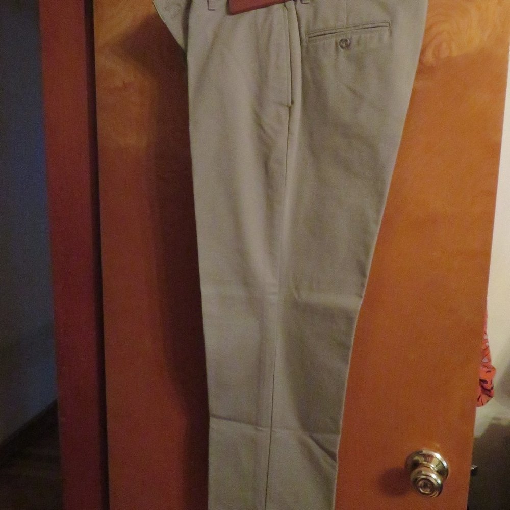 Men's Dockers Khaki pants size 38/32